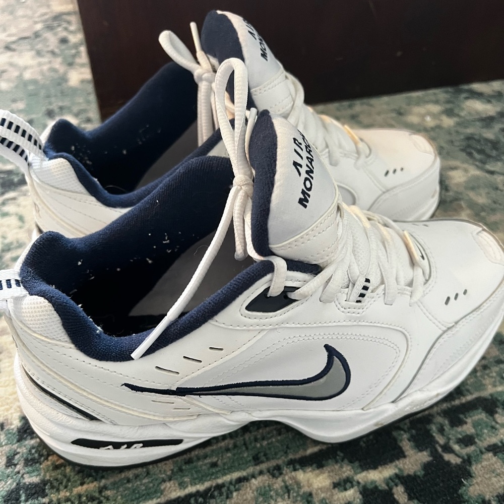 Nike air monarch